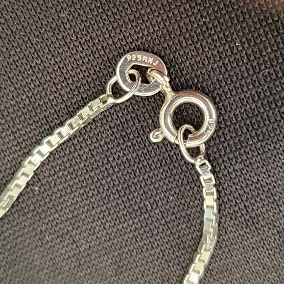 Michael Hill Pendant with 1/4 Carat Total Weight of Diamonds in 10kt White Gold - Picture 11 of 15